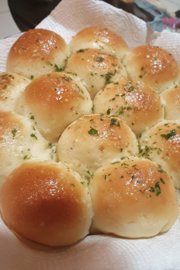 Garlic Butter Dinner Rolls