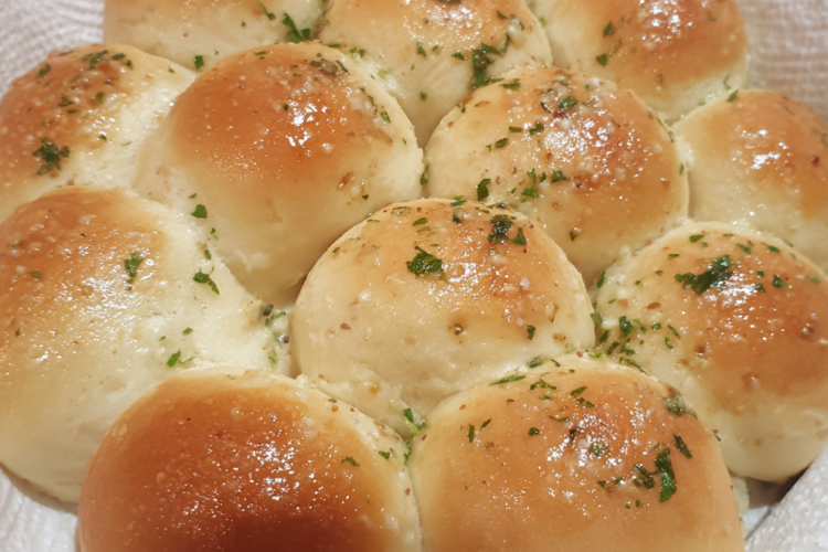 Garlic Butter Dinner Rolls